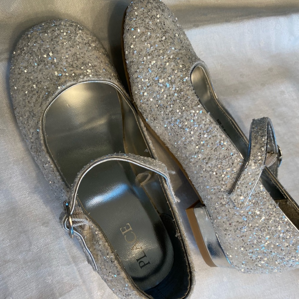 Children’s Place Girls Dress Shoes size 11